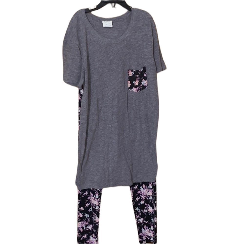 Leggings tees/matching leggings (Xs/S)
